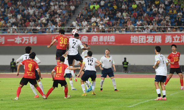 村超打爆巴西？董路公开驳斥：中国球盲太多，输村超巴西还要脸吗